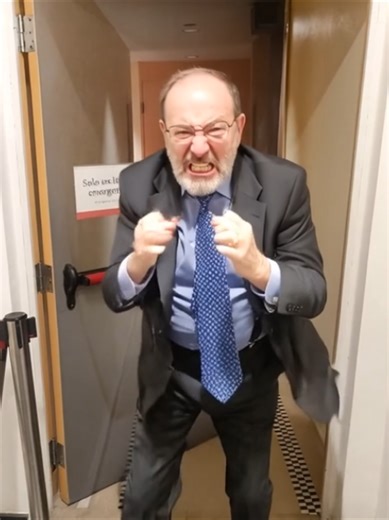 Umberto Eco si anima e mi carica di botte #perte #foryou #viral #umbertoeco #creepypasta