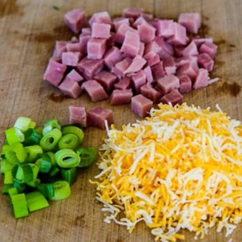 👉Recipe: https://kalynskitchen.com/cottage-cheese-and-egg-breakfast/ These Cottage Cheese Breakfast Muffins with Ham and Cheddar do have a tiny little of bit of flour in them for a different texture than just an egg muffin, but I do give some notes on ways to make them lower in carbs, Keto and gluten-free! #breakfastmuffins | Kalyn's Kitchen