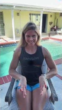 3 min hand & wrist stretch (do this in your chair)