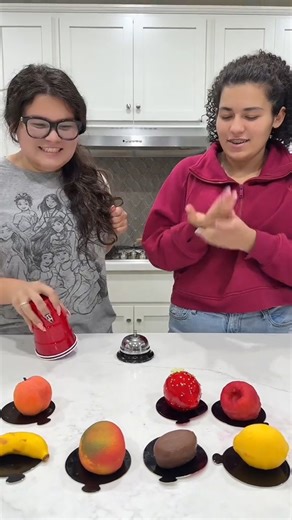 1.9M views · 16K reactions | Izzy vs Mary for Viral fruit pastries #viralfood #fruitpastries #TartsdeFeybesse #izzyandmary | Miguel 55M | Facebook