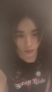 hyunjin sent a video on 💭 "the screen protector cracked exactly at the selfie lens" #straykids | Stay Tweets Only