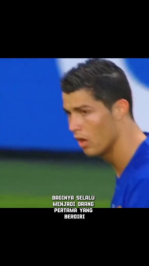 Momen kolaborasi epik antara Cristiano Ronaldo dan Sir Alex Ferguson bukan sekadar pemain dan pelatih, tapi seperti anak dan ayah yang menulis babak keemasan Manchester United bersama. #Momen #Kalaborasi #Epik | Fazry Chairul