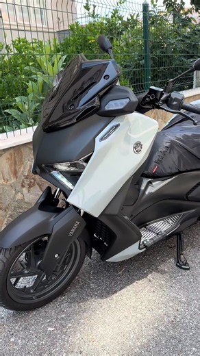 Yamaha XMAX 2025: Makina Street Ride Highlights