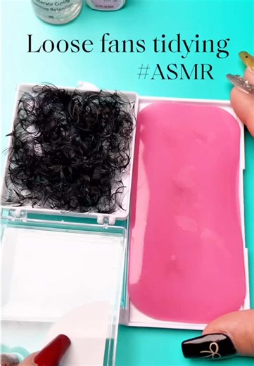 ✨ Loose fans storage hack! ✨ Practical tools you already have: 👉 An empty VAVALASH lash box 👉 A silicone holder pad Simple, neat, and super handy for keeping those fans organized 💕 . . . #lashes #loosefan #lashstorage #storagetips #ukvavalash