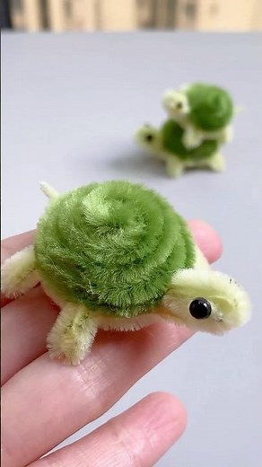 This Tiny Turtle Is Made from Pipe Cleaners 🐢💚