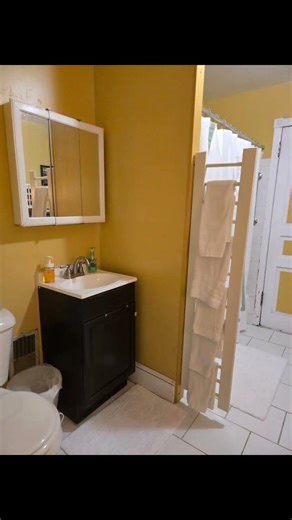 DIY Room Divider / Towel Rack 💚 I reclaimed and repurposed a baby crib railing. #repurpose #video