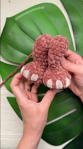 Finishing T-Rex Legs for My New Pattern! #crochet #amigurumi