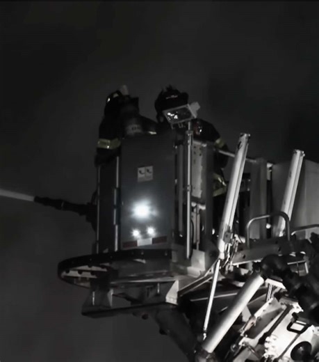 Haven’t posted in a while, glad a new trend started🤘🏽 #FDNY #CapCut #rescue #rescue1 #sirens #horn #airhorn #firfighter #fire #fyp #newyork #viral #viralvideo #firefighting #edit