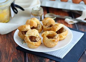 Recette de choux au foie gras et confit d'oignon