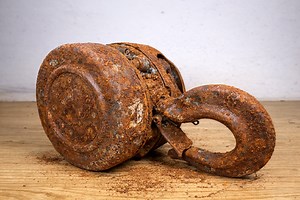 Rusty Antique Chain Hoist Restoration | Beta Restoration