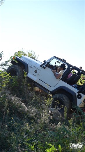 🔥 Flashback sur les 15 ans de Jeeper Store ! Le 5 octobre 2024, nous avons célébré 15 ans de passion Jeep avec vous ! Retour en images sur cette journée mémorable. Pour une conduite respectueuse de l'environnement, veuillez conduire sur les routes prévues à cet effet. 🌿 #offroad #jeep #jeeper #jeeperstore #rubicon #wrangler #cherokee #grandcherokee #jeepfrance | Jeeper Store, l'Univers de vos Jeep