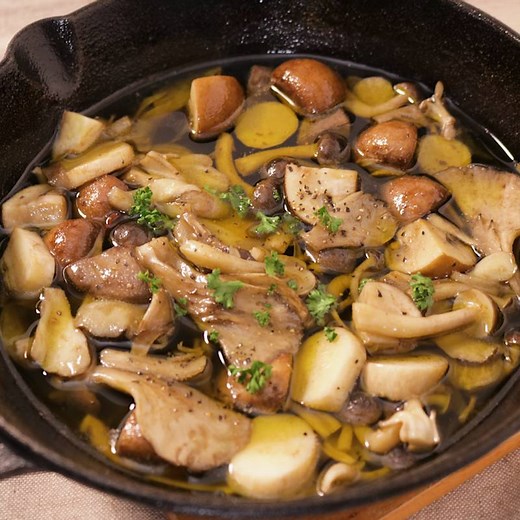 4種のきのこのアヒージョ 作り方・レシピ | クラシル