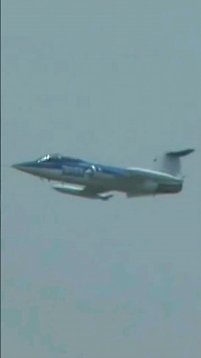 【実機映像】F-104のスピーディーなロール機動！かつて航空自衛隊でも活躍したスターファイターの鋭い姿をアメリカのエアショーで撮影しました。