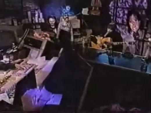 Steve Borne | Foo Fighter - Everlong (Acoustic version) #foofighters #everlong #90s #davegrohl #taylorhawkins #rock #acoustic #nirvana | Instagram