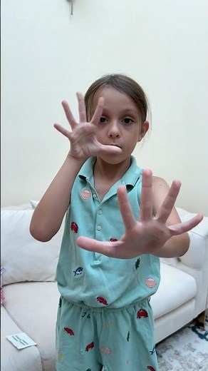 🪄✨ Hand through the hand magic trick 🔮👐