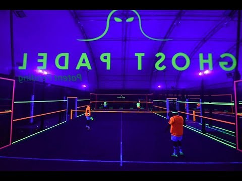 Ghost Padel, la nueva modalidad del pádel ideada por un italiano para jugar a este deporte a oscuras