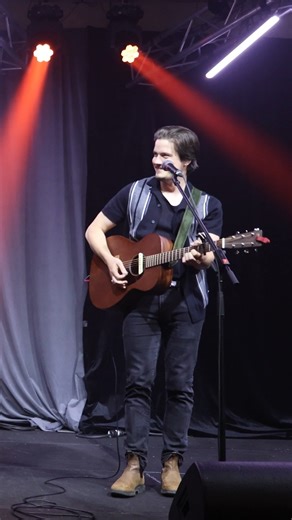 The one and only Justin Kelly hit the stage at the East Coast Music Association (ECMA) today, performing with KitchinParti and Logan Richard. A true artist through and through - let’s hear it for the multi-talented Justin! 👏 | Hudson & Rex on Citytv