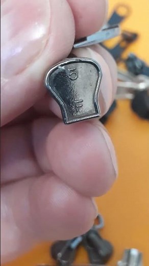 How to Replace a Zipper Pull