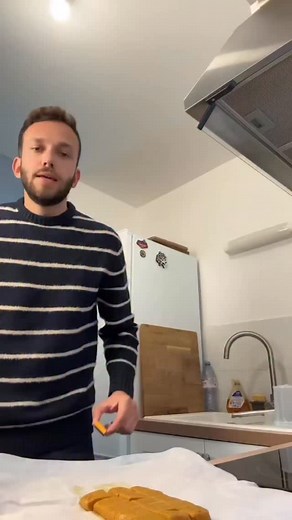 Bouillon de légumes 🥕🧅🧄 - 500g de légumes (carottes, poireau, oignon, ail, cebette, échalote…) - 150g de gros sel #bouillon #legumes #vegetable #recettefacile #astuce | Benjamin Furno