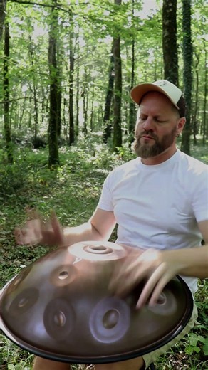 Un handpan, une forêt, quelques minutes pour soi. Rien de plus. #handpan #handpanmusic