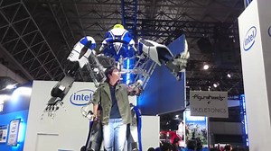 The coolest experience to control prototype combat robot at Intel booth! If any computer could handled this computing, MSI gaming products must be the 1st choice! | MSI Gaming