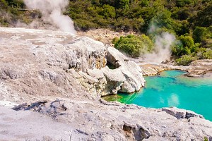 Exploring the Rotorua geysers in New Zealand | Atlas & Boots