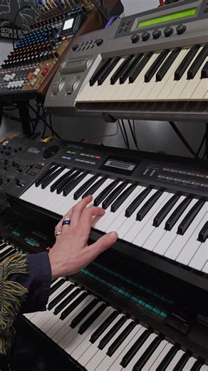 Meester Magpie on Instagram: "Yamaha DX7 + Roland Alpha Juno + Korg Prophecy 2.9.2026 Relaxing with my big synths. Alpha Juno organ droning. Prophecy bells midi-synced to DX7. DX7 manual tremolo from off-screen foot controller expression pedal. Model16 for mixing and 1/4 second ping pong delay. Headphones recommended for stereo FX 🎧 Yamaha DX7: DX1 LEAD B Roland Alpha Juno: Organ 1 Korg Prophecy: Southern Accents"
