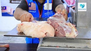 Rasulullah SAW bersabda: “Hari yang paling agung di sisi Allah SWT adalah Hari An-Nahar.” – HR Abu Daud 10 Zulhijjah atau pun Aidiladha adalah Hari An-Nahar. Pada hari ini, umat Islam diperintahkan untuk menyembelih ibadah korban. Tahniah buat anda semua yang menyahut seruan Allah untuk berkorban! Terima kasih buat anda yang menyokong kempen Qurban 4 Ummah. Semoga Allah menerima ibadah korban dan segala amal soleh kita. ‘Ihsan Demi Insan’ | UNIC