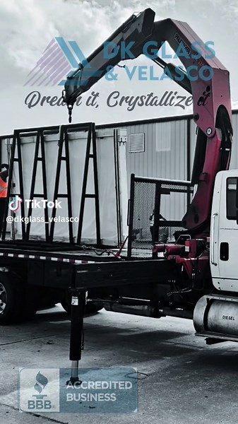 Safety and security glass Float glass is a so-called flat glass, which is produced in a float glass process. To do this, the molten glass is applied to a bath of liquid tin. Since the glass is lighter than tin, it floats on the surface and spreads out completely evenly. The result is glass with an immaculately smooth surface that is free of air pockets (such as bubbles or streaks). Because of these advantages, the float glass process has largely become established in the manufacture of flat glas