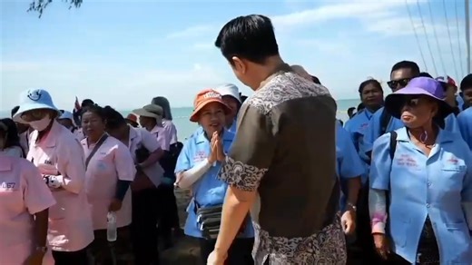 Pattaya Mayor gives update on Jomtien Beach construction, road traffic to return to two way, new uniforms for vendors. | The Pattaya News