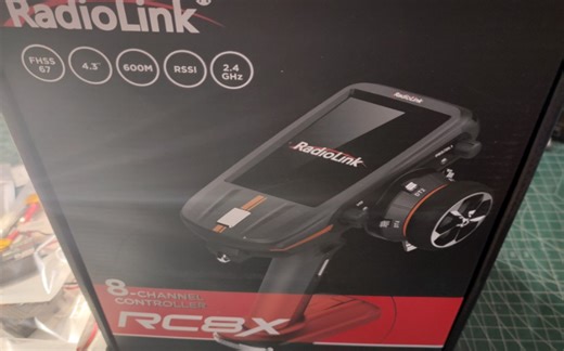 乐迪rc8x开箱和富斯nb4pro简单对比，有两控手轮抖舵对比