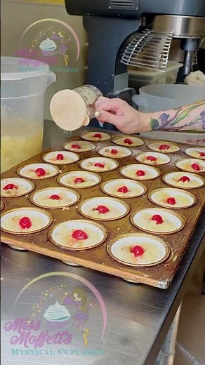 🍍 Pineapple Upside Down Cake… but Make It a Cupcake ✨🍒