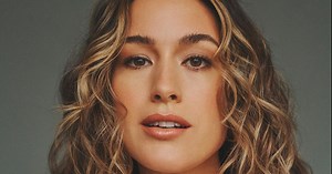 Alison Luff Talks Going From ‘Waitress’ on Broadway to ‘Heels’ on Starz