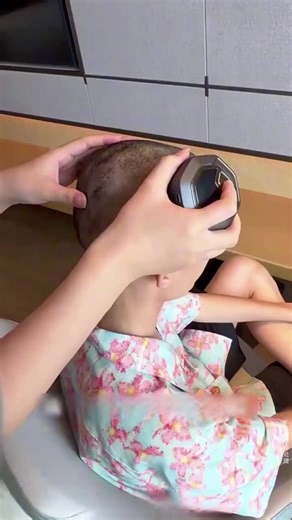 I only discovered how great this razor was after I got married. It can shave, trim hair, and even shave legs - all in one go, with just the new generation of the RoboRazor!-634312#electricrazor #Razor