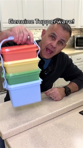 Tupperware® 9-piece Carry-All Sheer Stackable Container Set This Tupperware Square Carry All Stackable Container Set with Carry Handle lets you store and carry all containers together with our ingenious handle or use each separate. Made with a square design and stackable to save space. Perfect for meal prep, lunch on the go or entertaining. What You Get (3) 3-Cup square containers with lids 7-Cup square container with lid Carry handle Use a care guide @HSN, Inc #tupperware #foodstorage #hsn #jum