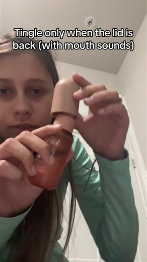 ONLY tingle when the lid is back on asmr #lowqualityasmr #mouthsoundsasmr #mouthsounds #lofiasmr #badasmr