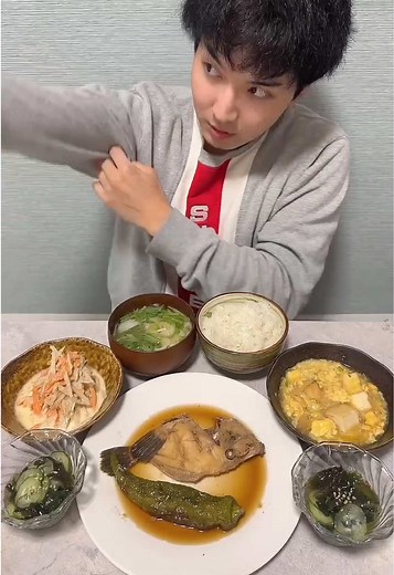 美味しいカワハギの肝と万願寺唐辛子料理