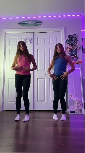 #pink #tank #top #blue #black #yoga #leggings #snow #white #socks #bestie #duo #lululemon #aerie 2