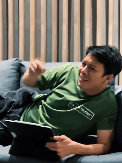 Is cooking 🧑🏽‍🍳