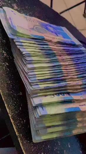 Money Flexing in South Africa: Rand and Naira Stacks