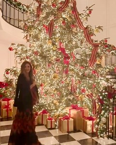 Daisy Fuentes Marx on Instagram: "Feliz Navidad 🎄 Merry Christmas 🎁"