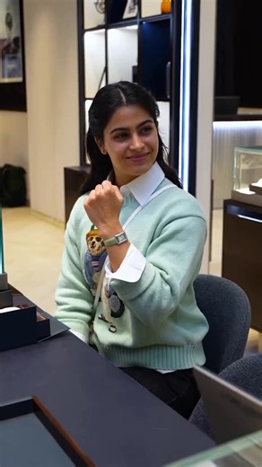 Ethos on Instagram: "#Repost @bhakermanu Christmas, done the elegant way @bhakermanu, Indian shooting icon and Olympic medallist, steps into the festive season with the new Longines Mini DolceVita, spotted at the Longines Boutique, Select CityWalk, New Delhi. From the Longines Elegance Collection, this Mini DolceVita in green brings a fresh edge to a classic silhouette. The 21.5 mm square steel case, Roman numeral dial, and sword hands stay true to the collection’s heritage, while the green dial