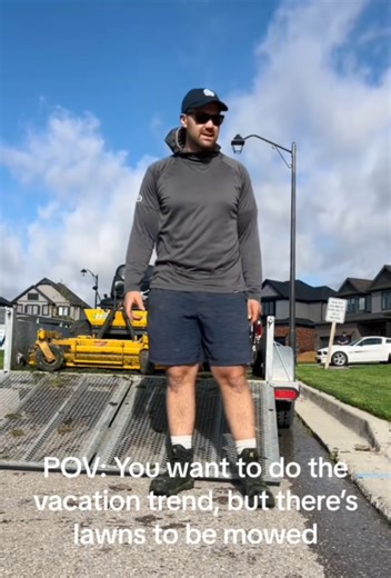 Thick lawn stripes & satisfying edge trimming