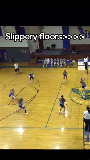 I love slippery floors with every fiber in my being #volleyball #relatable #setter#libero#fypシ゚viral