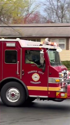 Fairfax city fire foam engine 403 responding #fast #fire #water #emergency #automobile #iaff