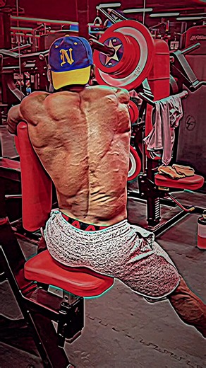 Single-Arm Reverse Pec Fly Build stronger, healthier shoulders with the Single-Arm Reverse Pec Fly. Performing one arm at a time improves muscle activation, corrects left-to-right imbalances, and enhances mind-muscle connection. How to perform: ✅ Set the machine so your chest is supported and your working arm is on the handle. ✅ Keep a slight bend in the elbow and maintain a neutral wrist. ✅ Pull the arm outward and back in line with your shoulder, squeezing the rear delt at the end of the movem