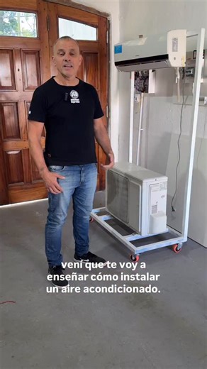 🎥 INSTALACIÓN DE AIRE ACONDICIONADO – PARTE 1/6 ❄️ Arrancamos con la práctica desde nuestro banco de entrenamiento 👨‍🔧 Acá te muestro cómo se realiza la instalación del aire acondicionado paso a paso, con la unidad interior y exterior montadas en el caballete, para que veas todas las conexiones sin romper paredes ni hacer agujeros 💪 📍 Taller en La Plata 🧰 Clases prácticas con equipos reales 📅 Inicio 18 y 20 de noviembre – Turno mañana y tarde 💬 Seguime para no perderte las próximas parte
