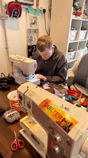 How does sewing make you feel? Come & learn 🥰💖🧵🪡 #feelsgood #buildsconfidence #wirralsewing #learntosew #quiltstitchsocial #moretoncross | Quilt Stitch Social