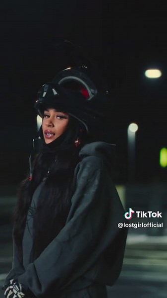 me 🤝🏽 a crazy outro #d2f #lostgirl | lost