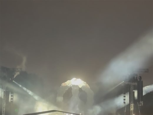 Camilo Bran on Instagram: "Gracias 2025 por que me enseñaste El valor del amor propio , por que me desarmaste para construir una mejor versión de mí ,2026 se que vienes cargado de mucho más amor y muchas más bendiciones ❤️"